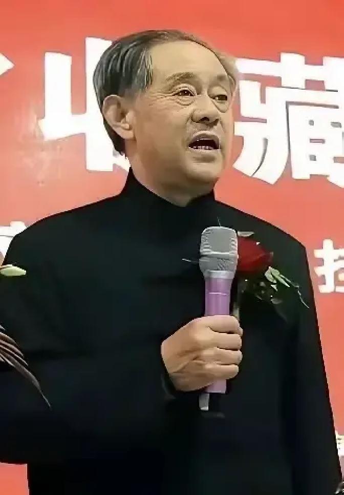谁说博物馆里只有历史？
 
看看那件玻璃柜里的青铜器。捐赠它的人，正在香港接通越
