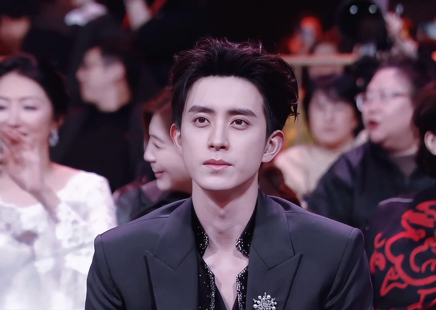 今天的敖子真的正面侧面都很能打👊🏻微博之夜内场