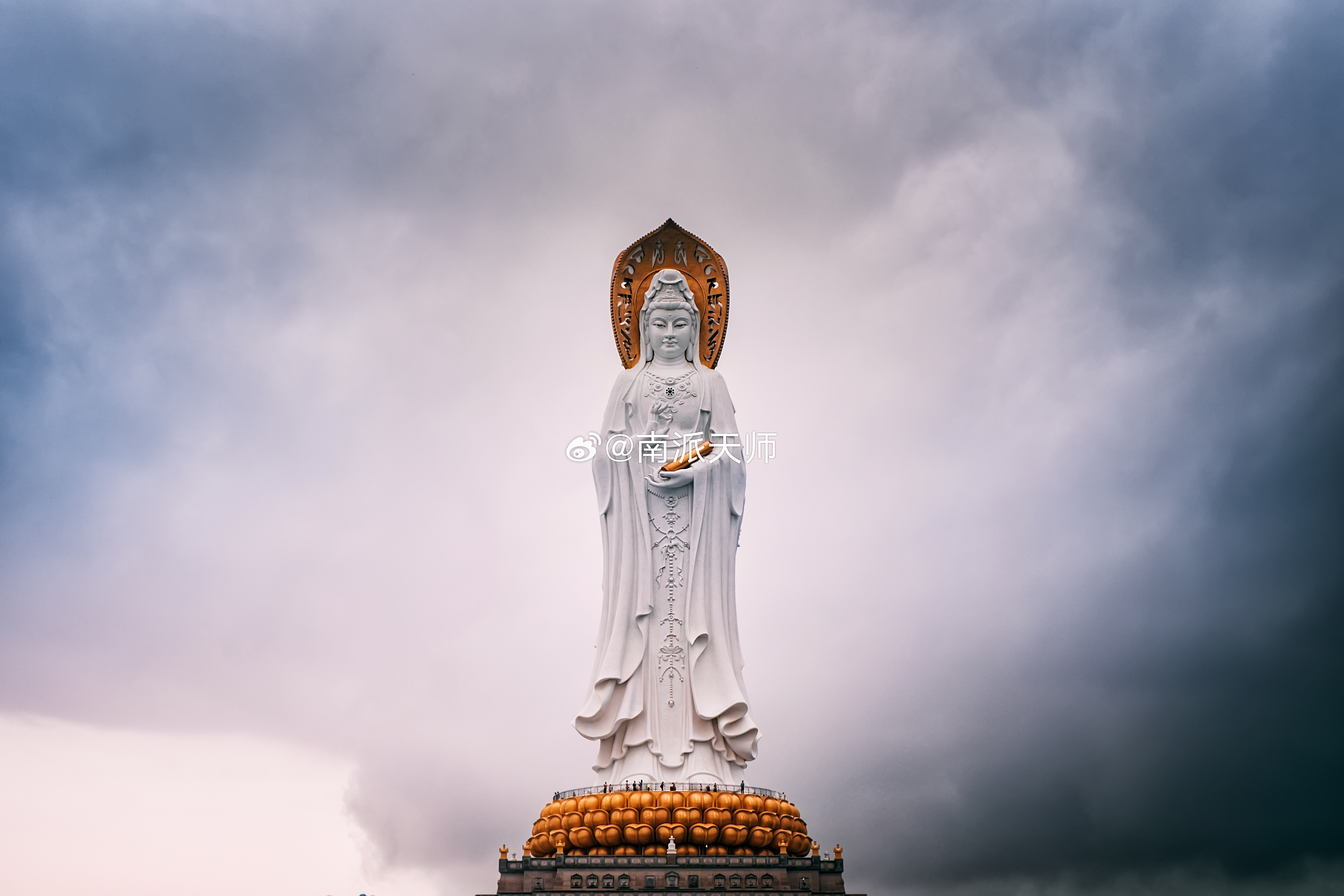 晨起礼佛🙏观音菩萨保佑你，往后好运一路扶摇直上！ ​​​