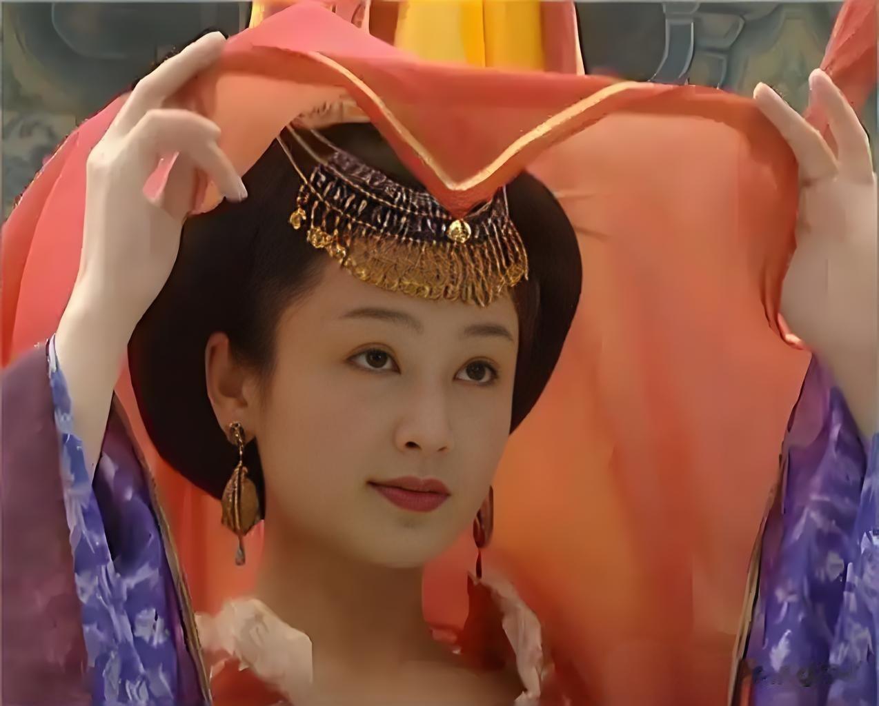 同样是古装美人们的“掀盖头露真颜”，陈红，小李琳，刘亦菲，黄奕，薛佳凝，林心如，