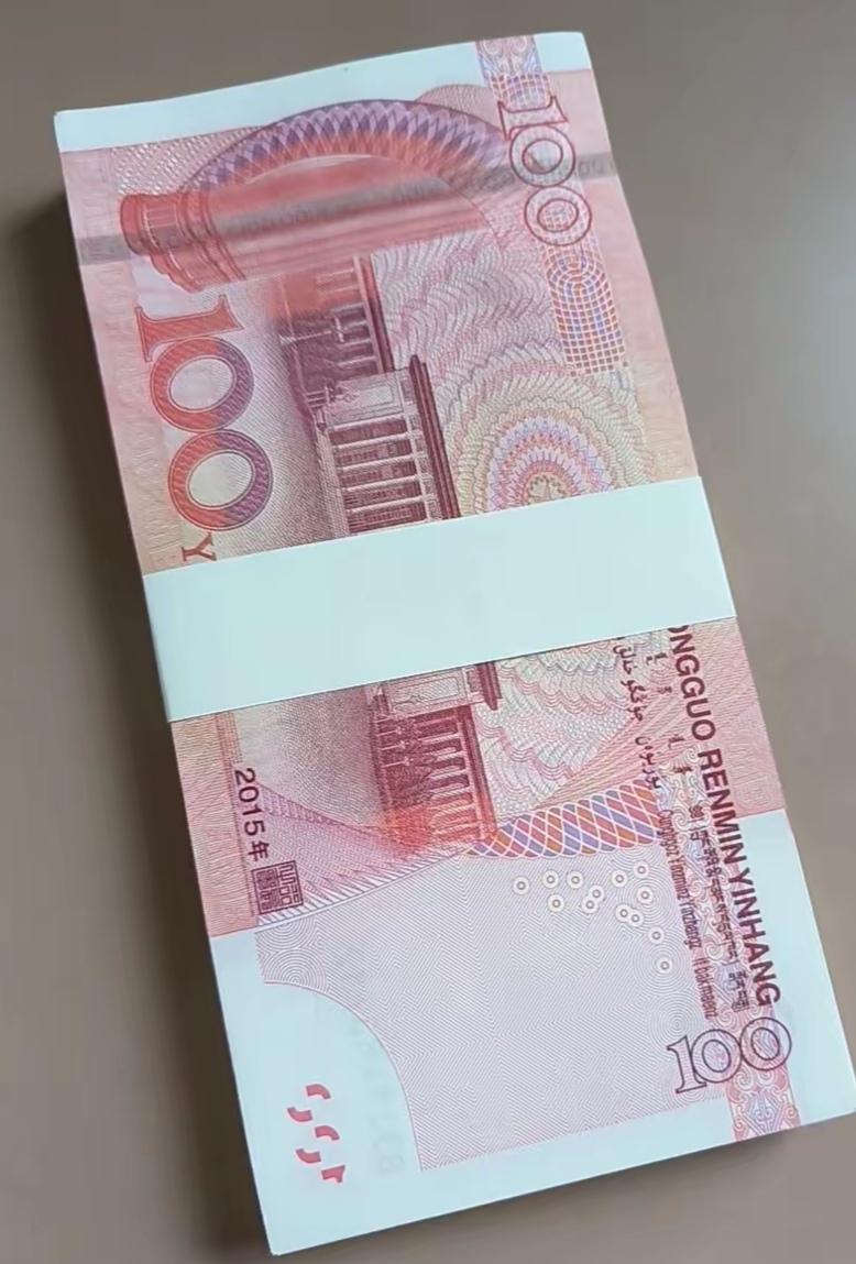 为什么成年人都悄悄存现金了？多少人等到急事才明白，一定要在家备点现金！
 
很多