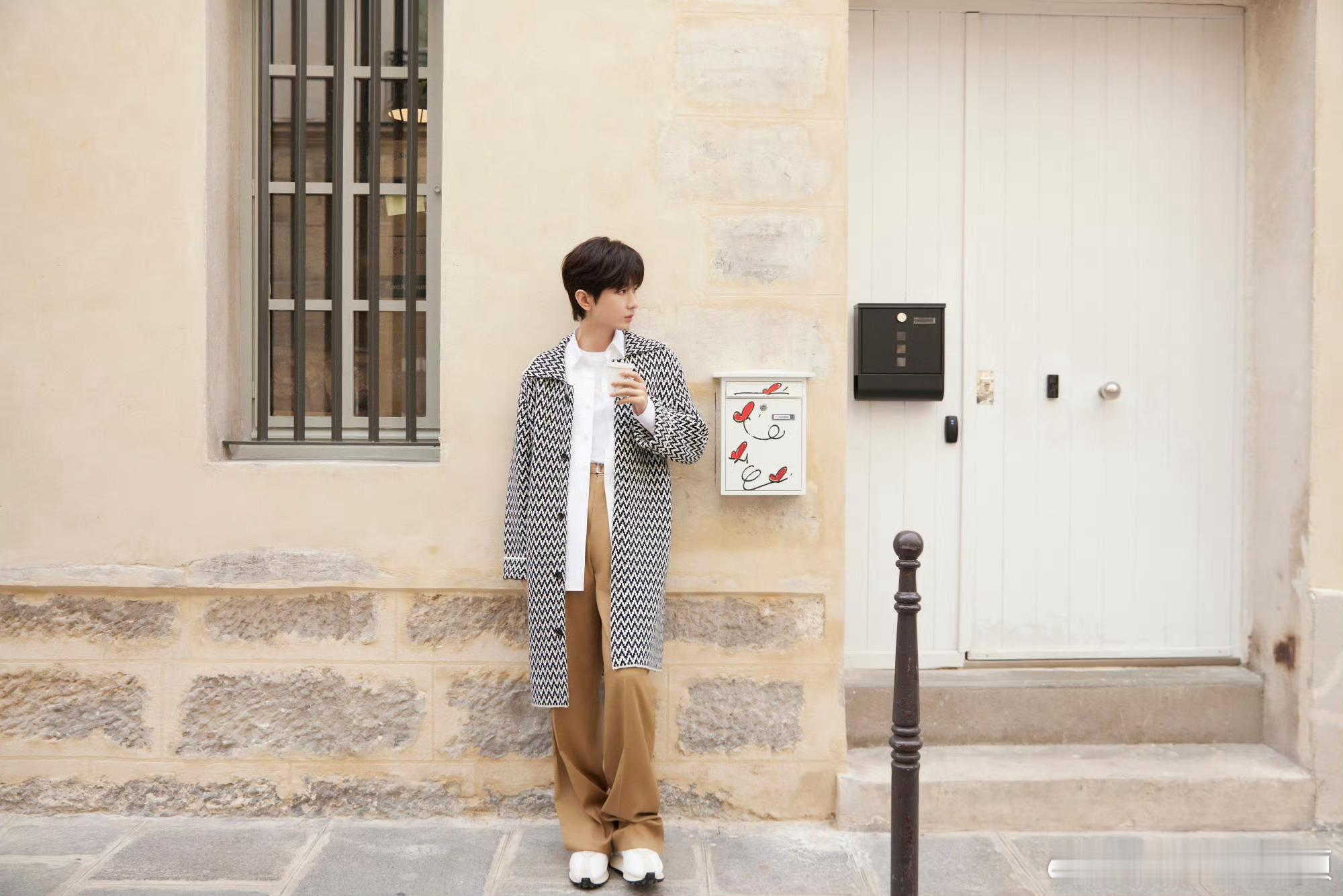 成毅长安二十四计cy成毅谢淮安成毅在演艺道路上不断乘风破浪，挑战自我。从默默无闻