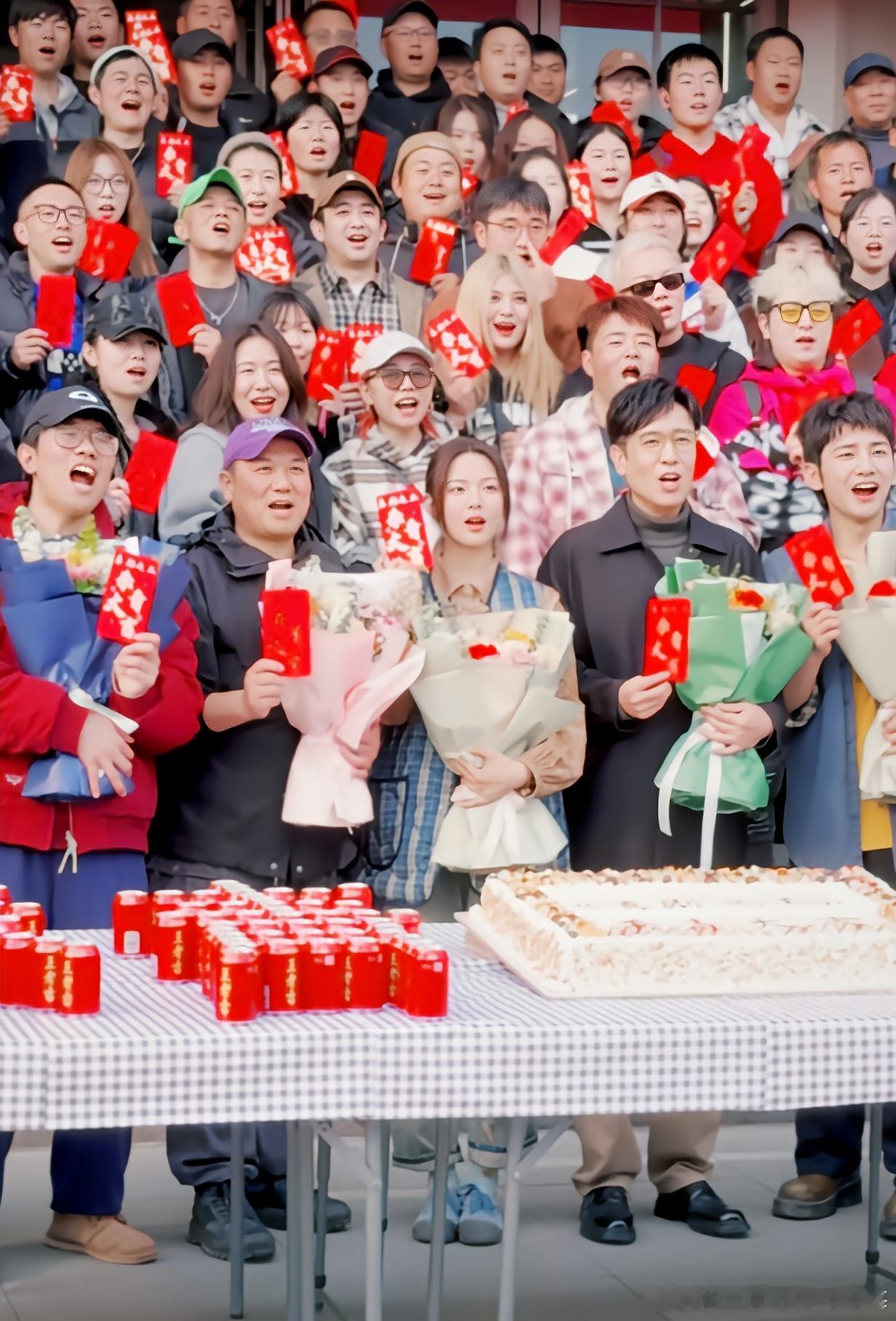 杨超越[超话]  宝宝元宵节快乐！！！杀青大吉 