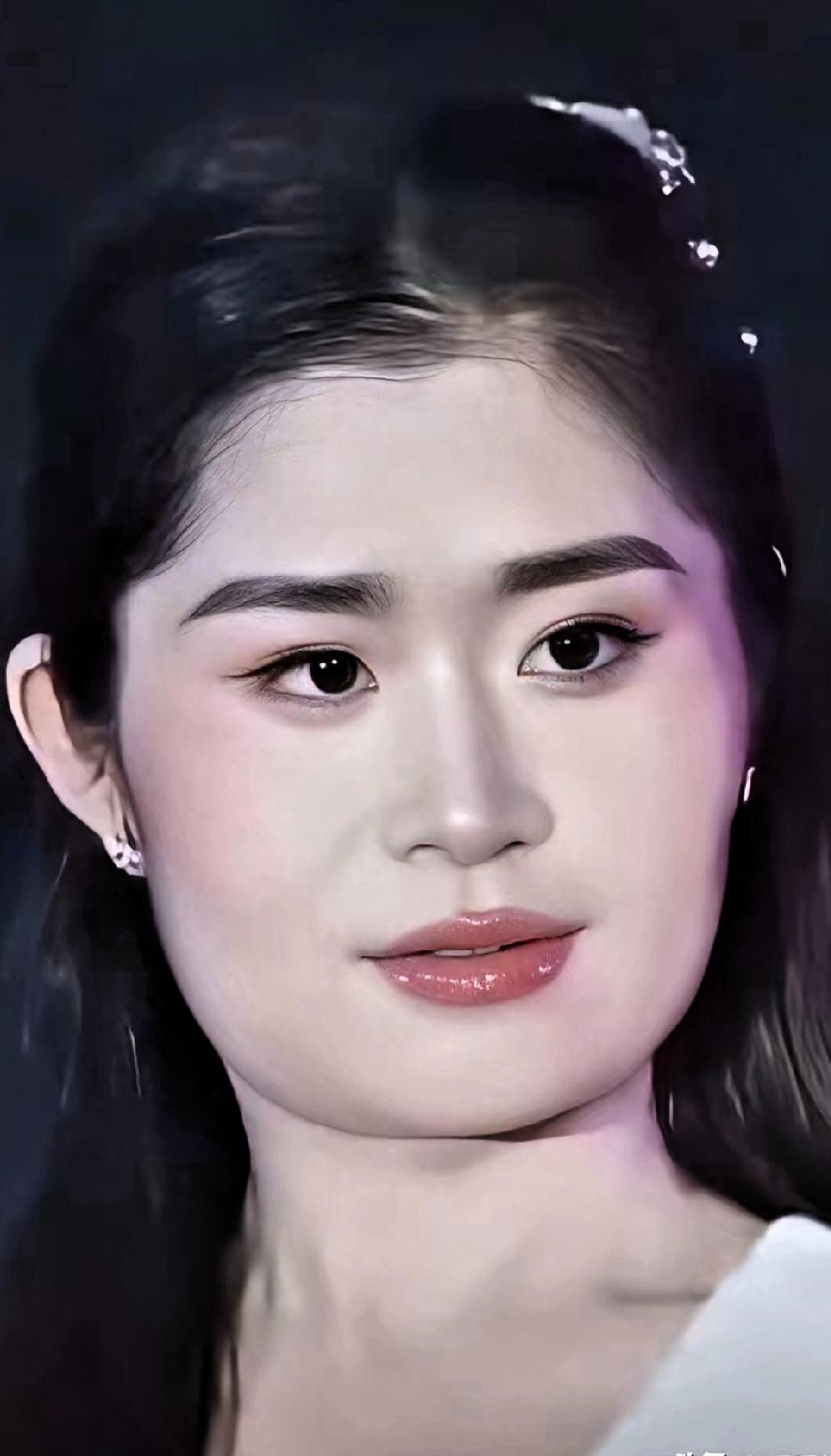 张倩火不算火！
真正火的是辽宁的评委！
张倩获得2025年全球中华小姐辽宁赛区的