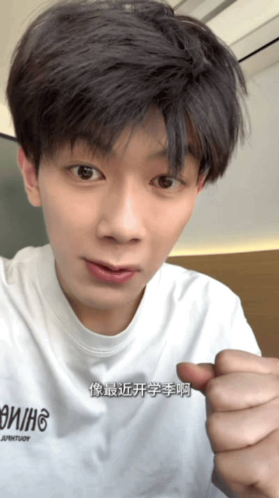 满级吃商开学续命全靠外卖！从早餐到夜宵，从奶茶到正餐，美团直接承包我的快乐。 美