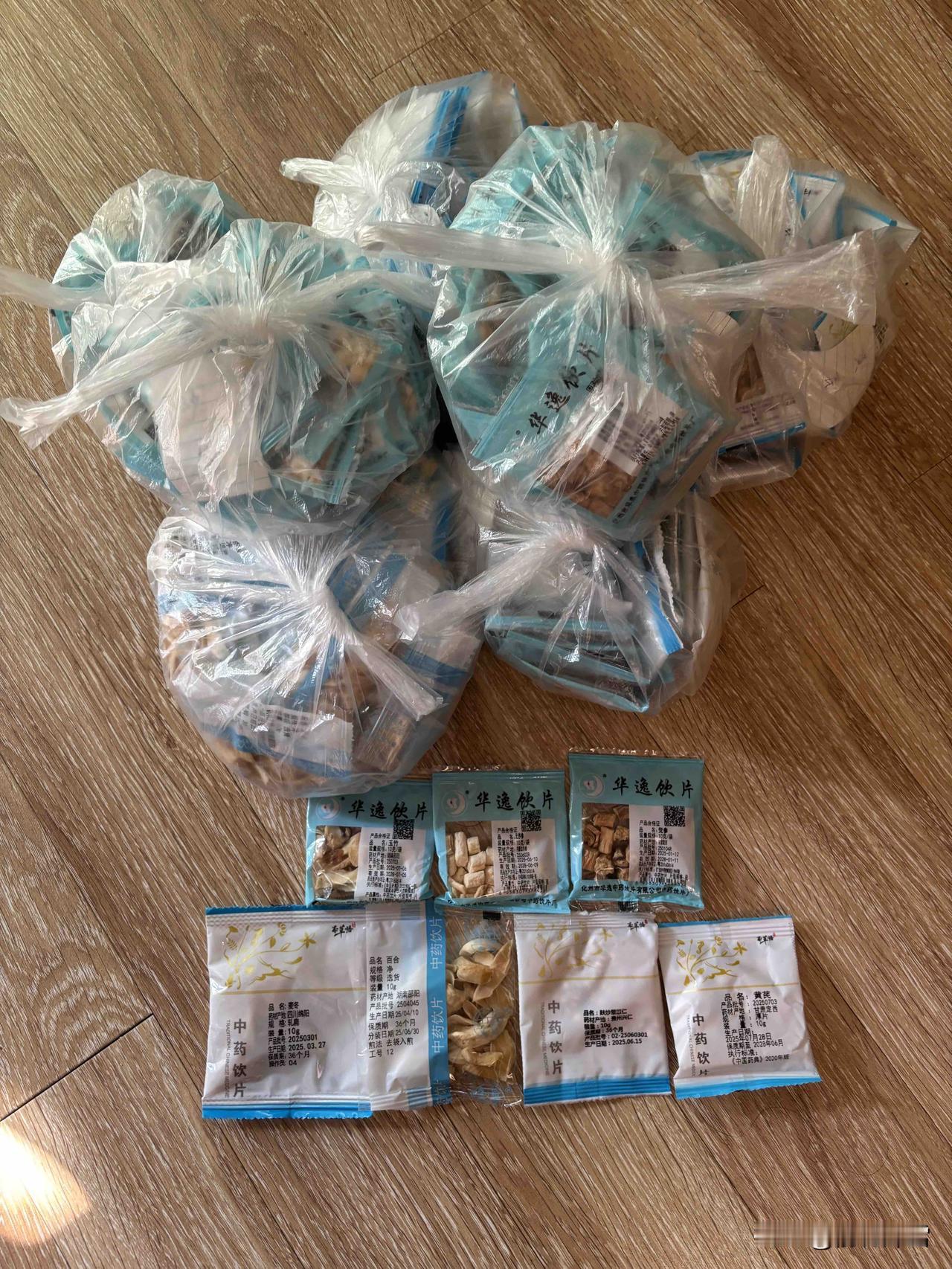 外公生前是个有名的老中医。所以，妈妈特别愿意开中药调理身体。这不，前几天去惠州，