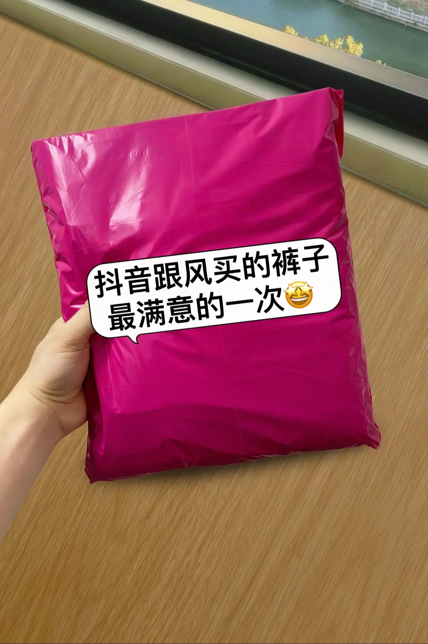 解锁夏日氛围感穿搭，这条蕾丝亚麻条纹直筒裤太绝！高腰版型勾勒纤细腰肢...
