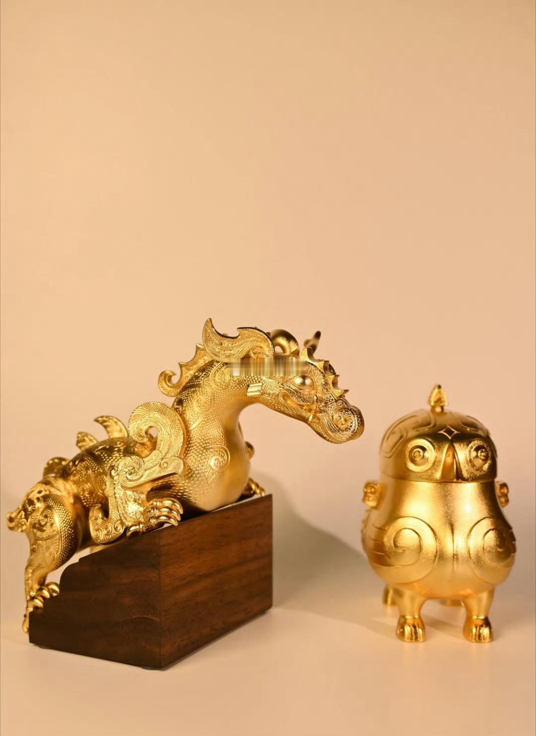 青铜器为什么叫吉金别再被固有印象误导啦！青铜器最初并非青锈之色，铜锡合金锻造，通