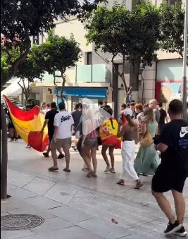 西班牙年轻人怒了，大规模街头抗议政府移民政策，及应对移民危机不力！

7月底，摩