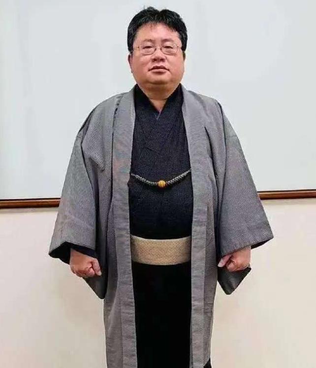 高市早苗疯狂反华，背后竟是两个中国败类在出谋划策？为高市早苗出谋划策的两个中国败