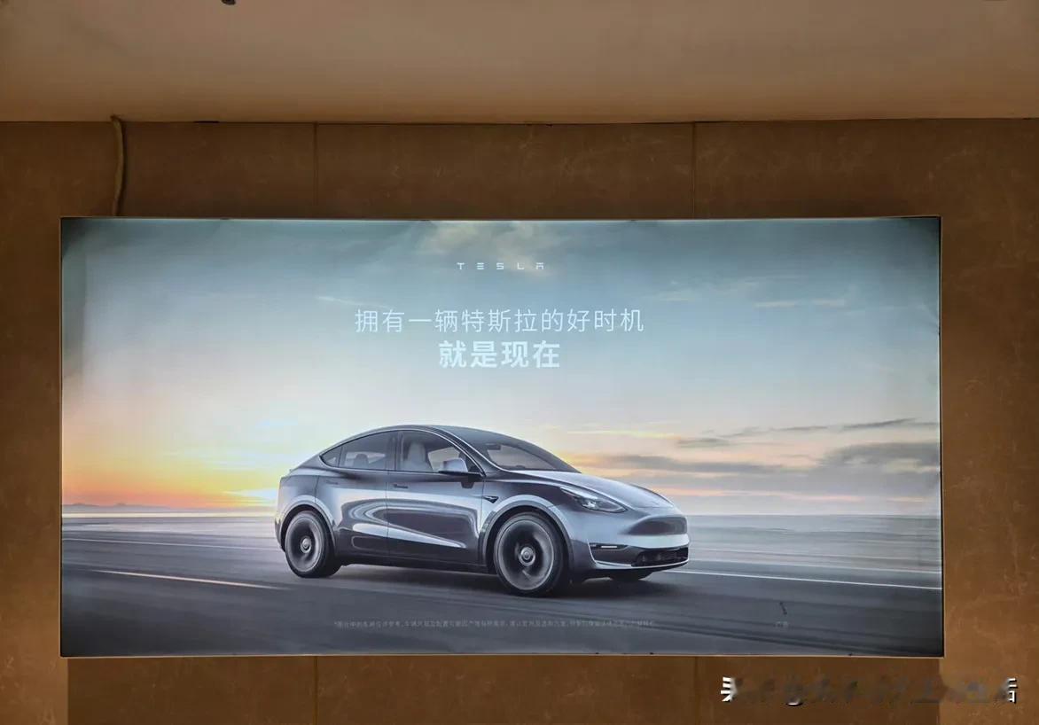 CT200h，当年新车上市的实惠赶脚油耗如此低的车很神奇，但是坐进去实在是窝的慌