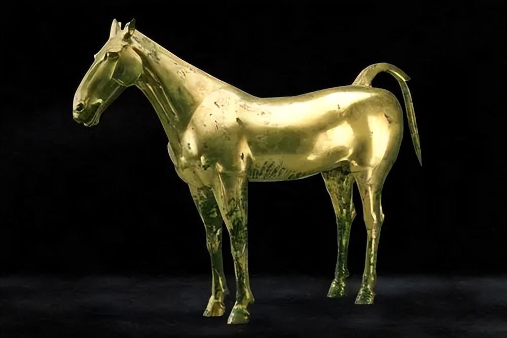 农民一锄头刨出价值5亿国宝，上交后不要钱，却换来一个终身待遇！

在陕西咸阳的茂