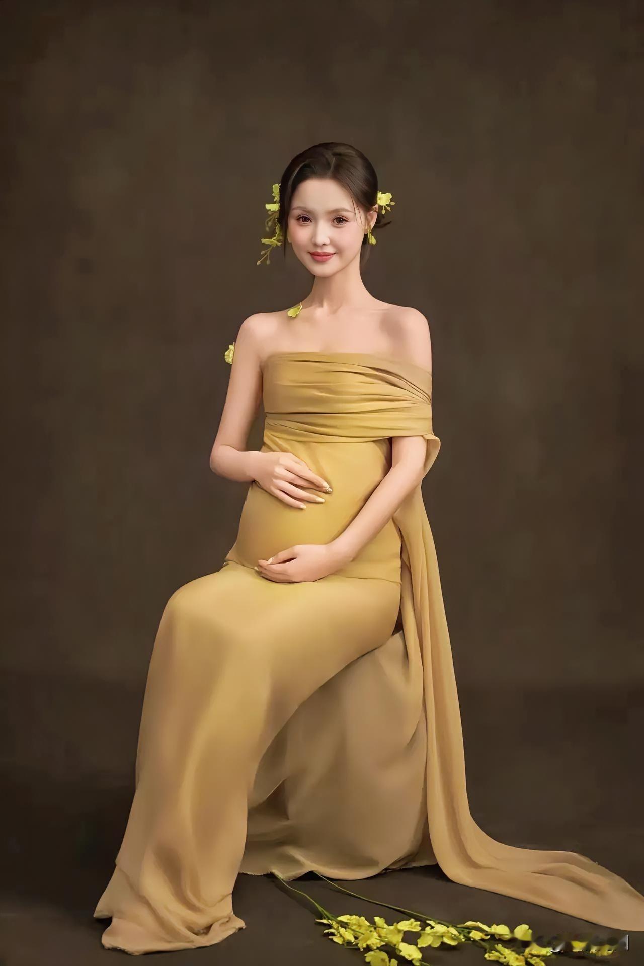 优雅孕姿，温柔如水，静待花开。