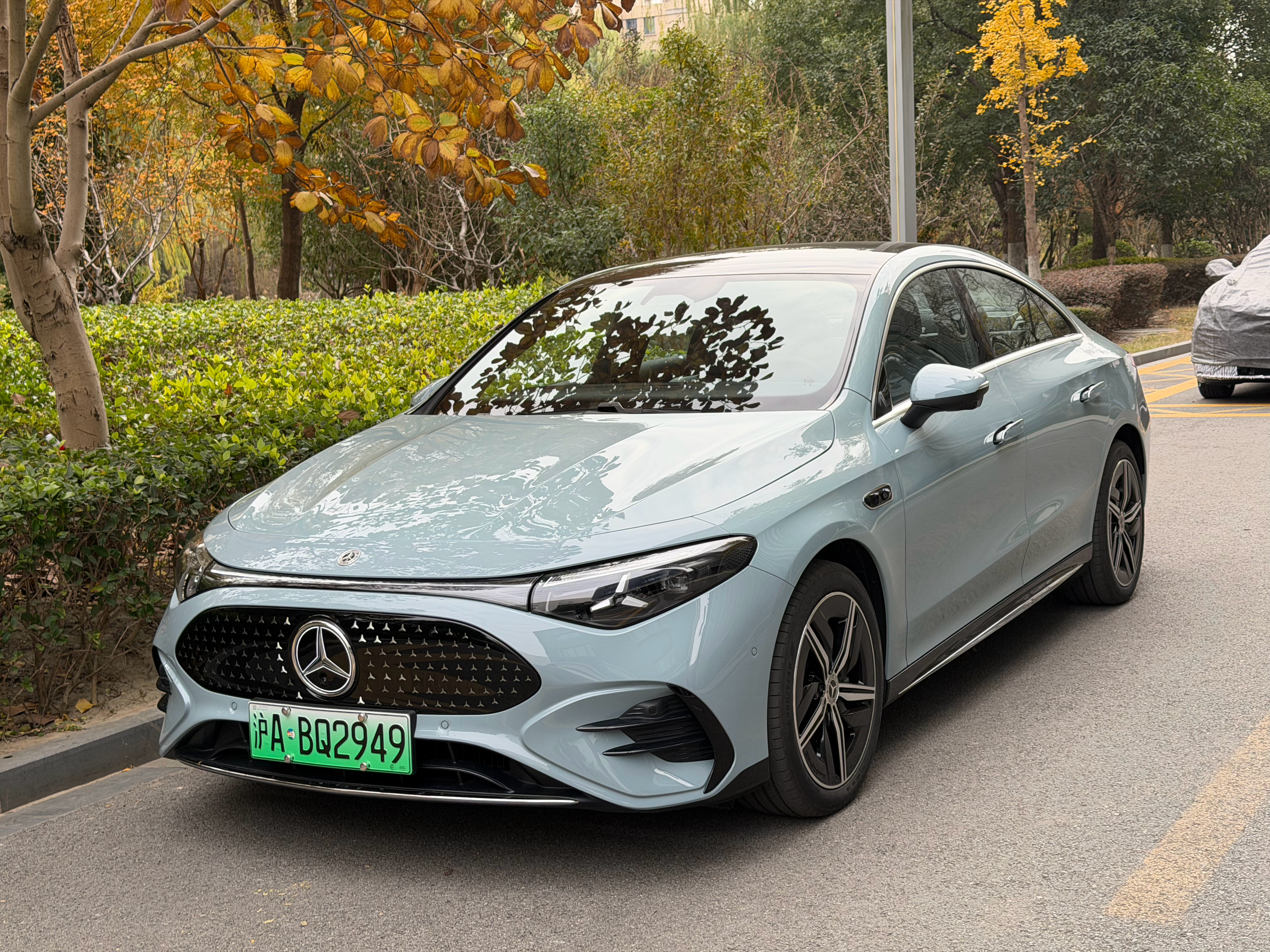 奔驰 CLA 纯电开起来是真不错。虽然官方一直把 MMT 智驾和 MB.OS 座