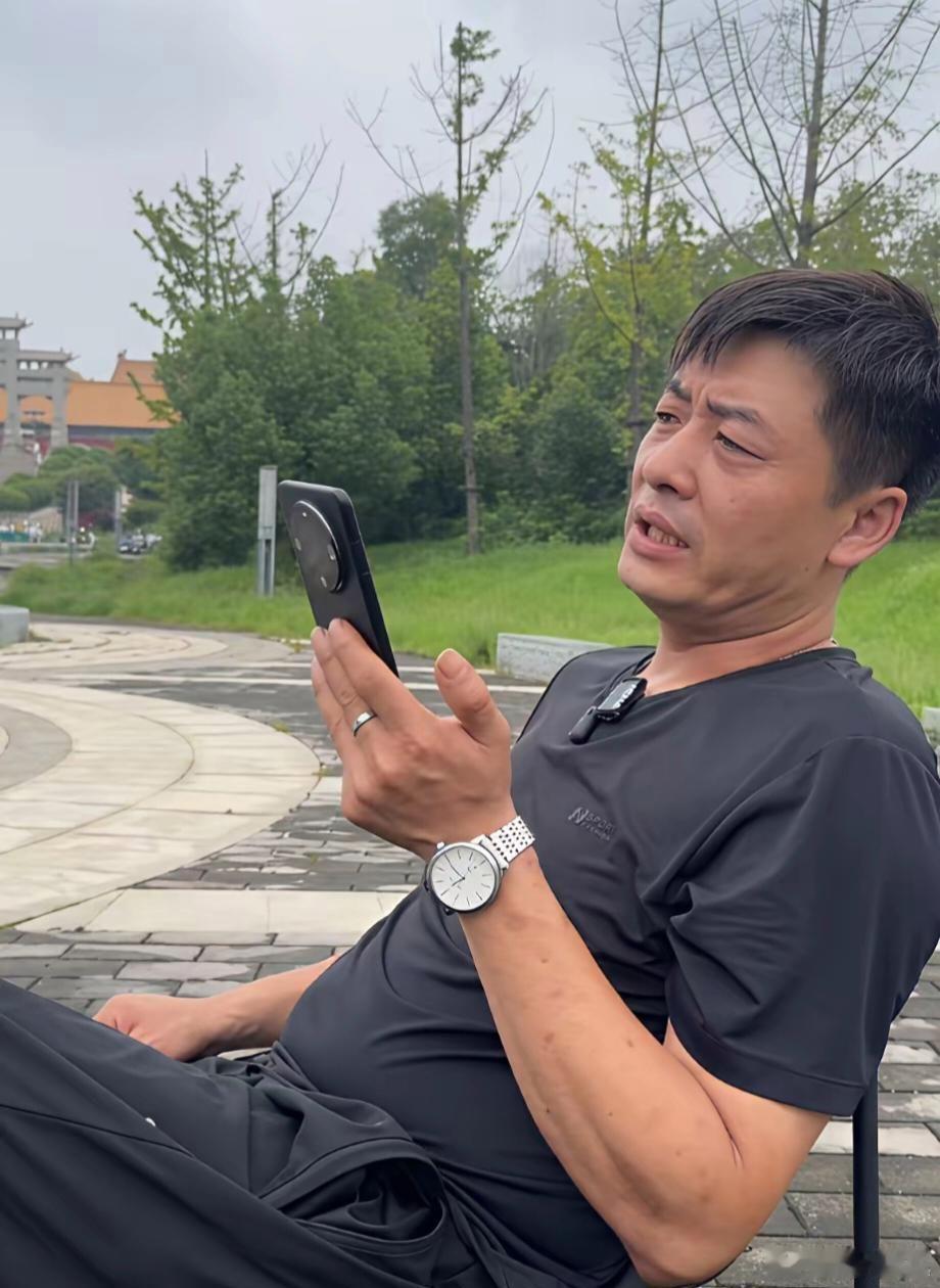 陈杰讲, 冬天的时候, 自己要售卖火锅, 10月份就开始推出火锅, 会搭建一个大