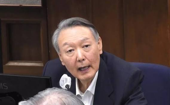 韩国前总统尹锡悦再添一桩官司。特检组以滥用职权为由对其提起公诉，指控他在宣布紧急