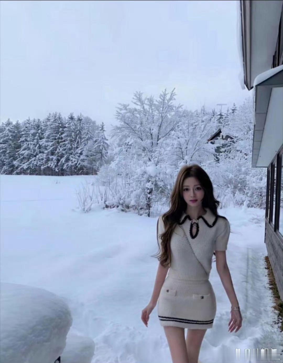 王思聪现在‎这个女朋⁠友，‌颜值是真能⁠打‍。 ​​​