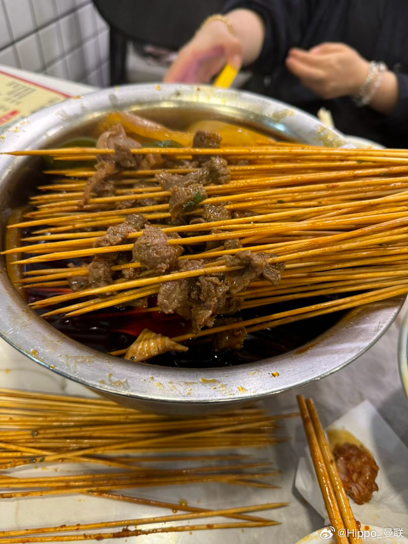 还剩这么多 吃不下了。只能打包 成都·根据地冷锅串串