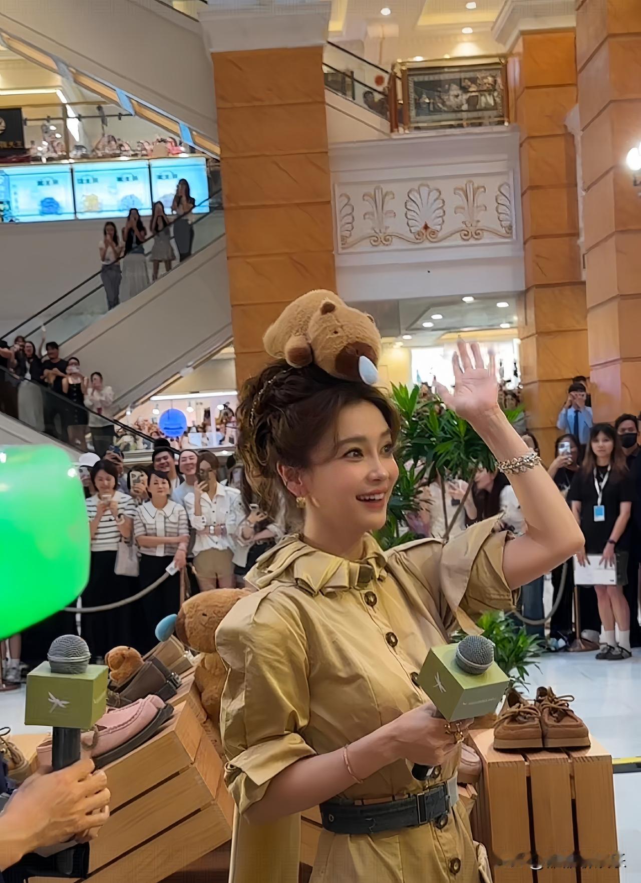 Anglebaby杨颖突然上热搜，果然双向奔赴的感情才最好磕。


8月27日，