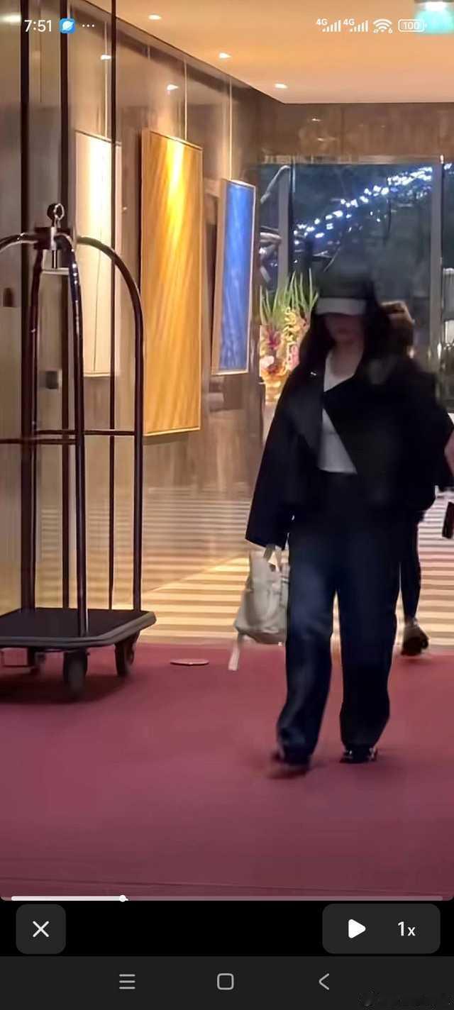 灰溜溜的回来了。 ​​​