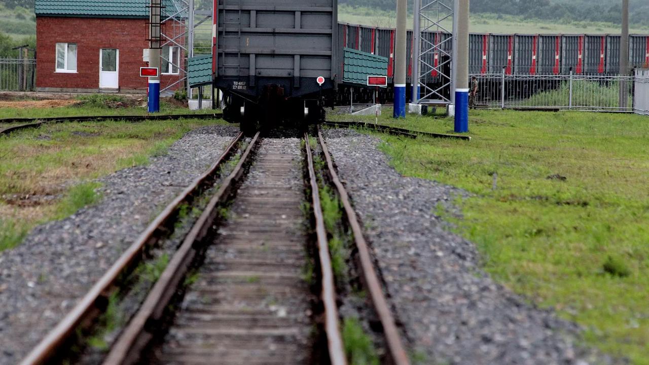 苏林访华敲定一件事，中越铁路要对接

苏林访华期间，两次乘坐“复兴号”高铁，并明