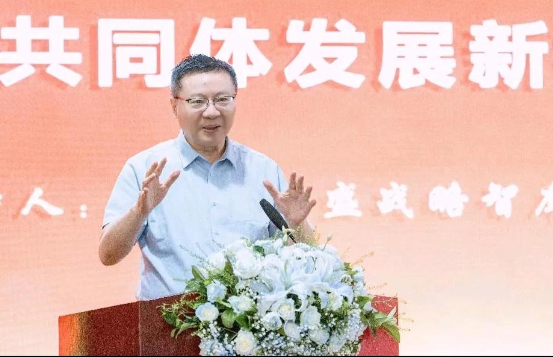 复旦大学张维为教授在8月8日到辽宁沈阳走了一趟，去参加国盛战略智库年中论坛。这一