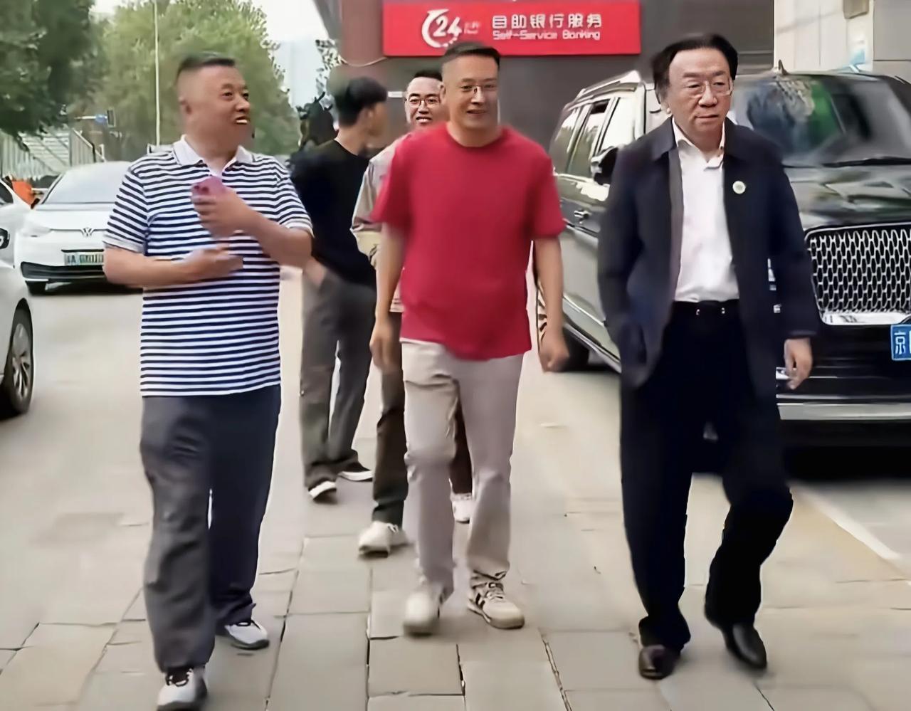 侯门相声传人，侯耀华老前辈现身石家庄，前往洪顺曲艺社指导工作

侯耀华先生最近去