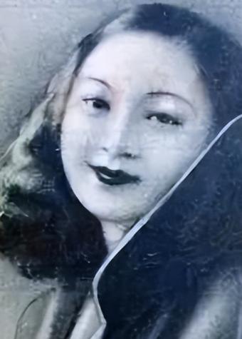 1952年，青岛第一名妓于小脚被执行枪决，人们将刑场围得里三层、外三层，都想一睹