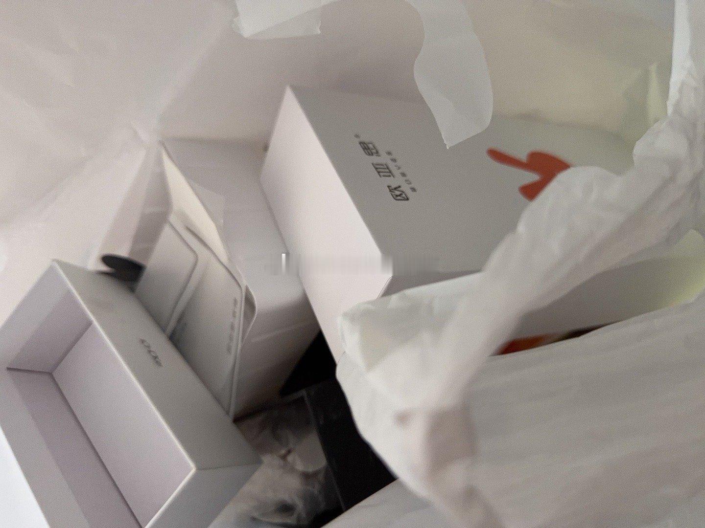 这栋楼捡废品的阿姨认识我，每次扔垃圾都得避开她好慌张，我不是资深bt吗，我在紧张