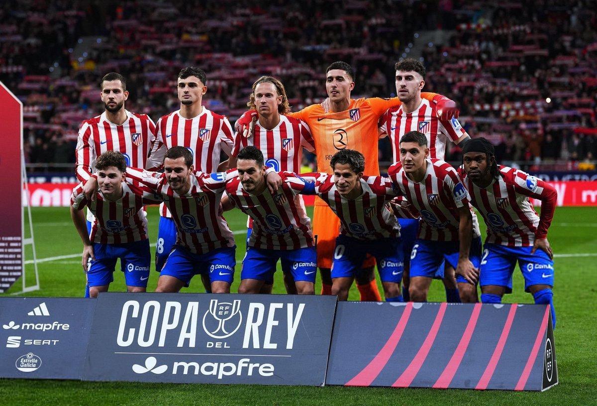 巴萨马竞首发11人合影。马竞4比0巴萨