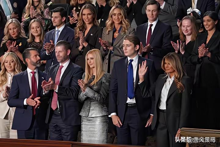 特朗普全家照在伊朗全网疯传，复仇情绪彻底点燃，这下川普一家真的坐不住了。

当初