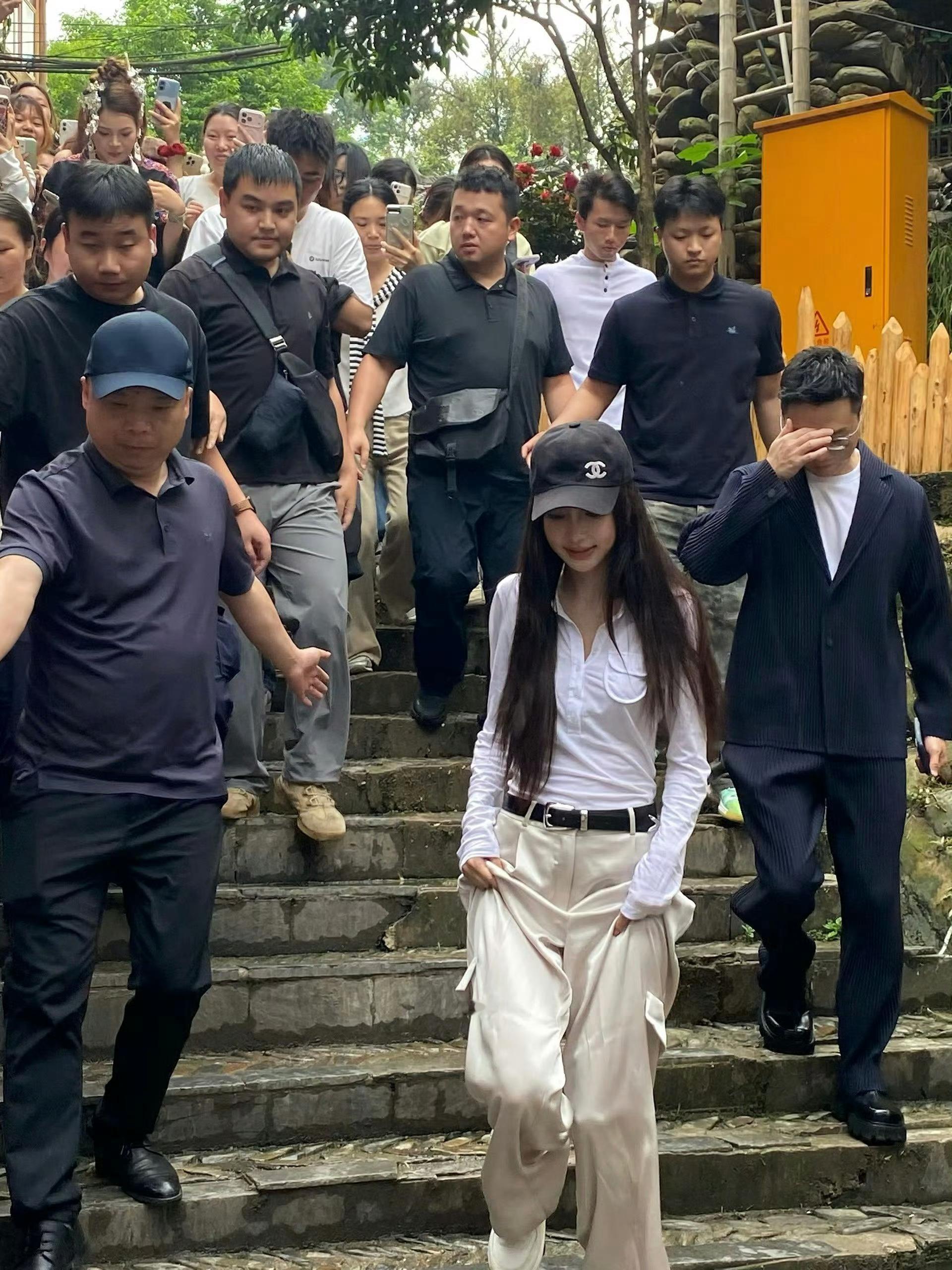千户苗寨偶遇AngelababyAngelababy angelababyang