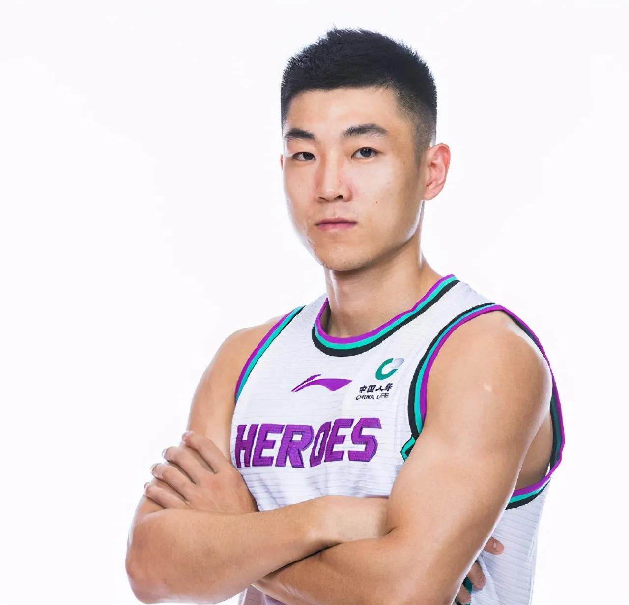 高诗岩，归队训练。
山东男篮，加油！