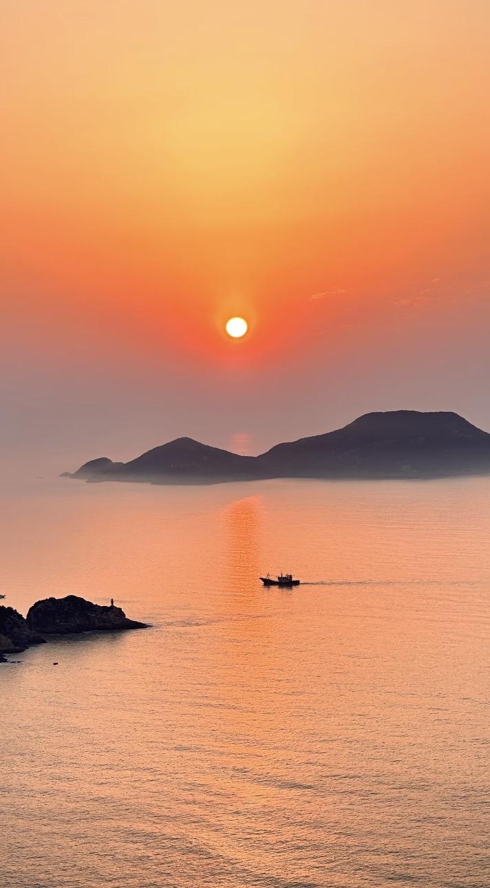 朝朝旭日出东海，请接下联

上联：朝朝旭日出东海
下联：夜夜客星叩天门