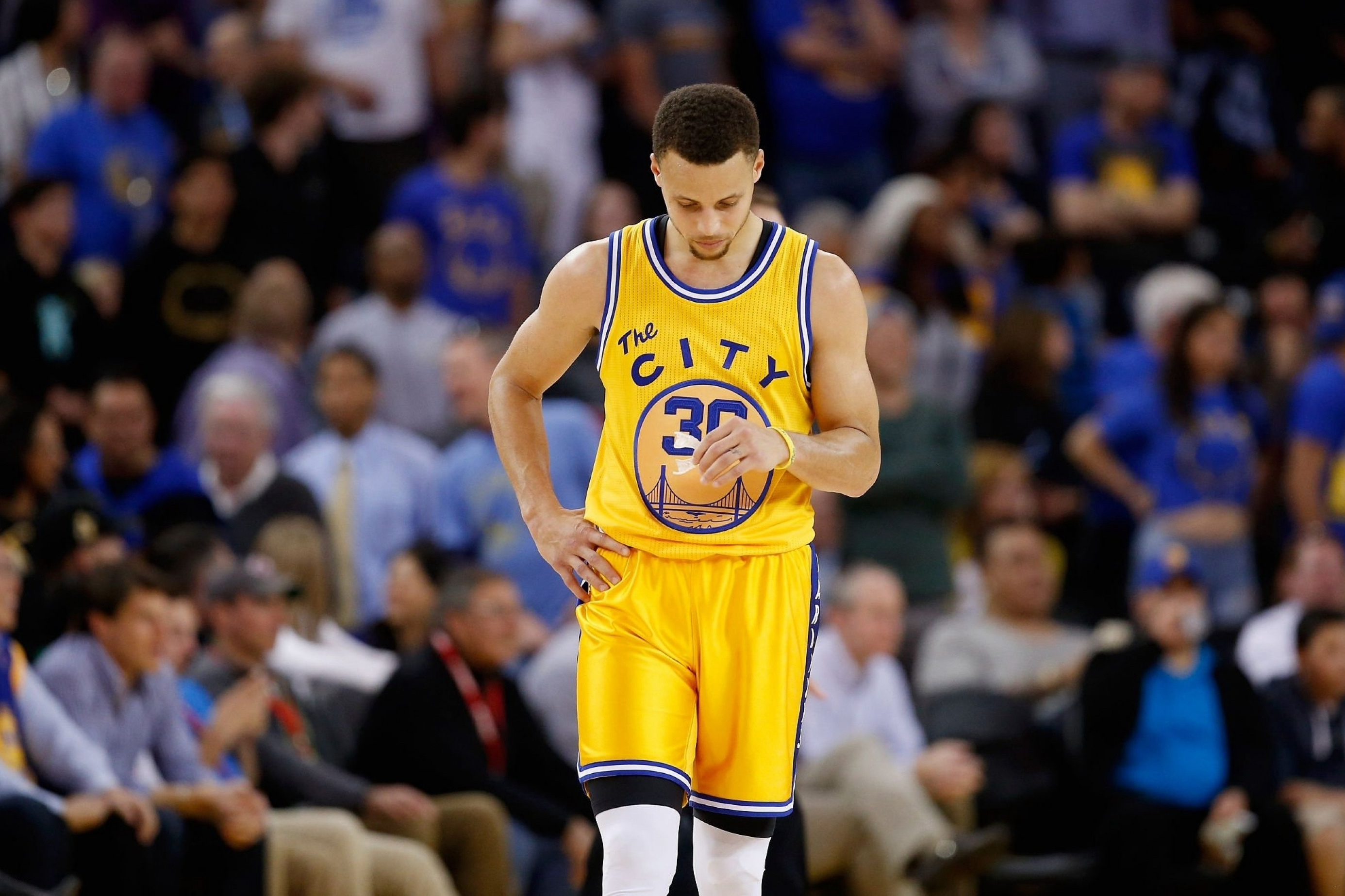 好图分享·黄电车球衣2015·Stephen Curry 🫶晚安斯蒂芬库里