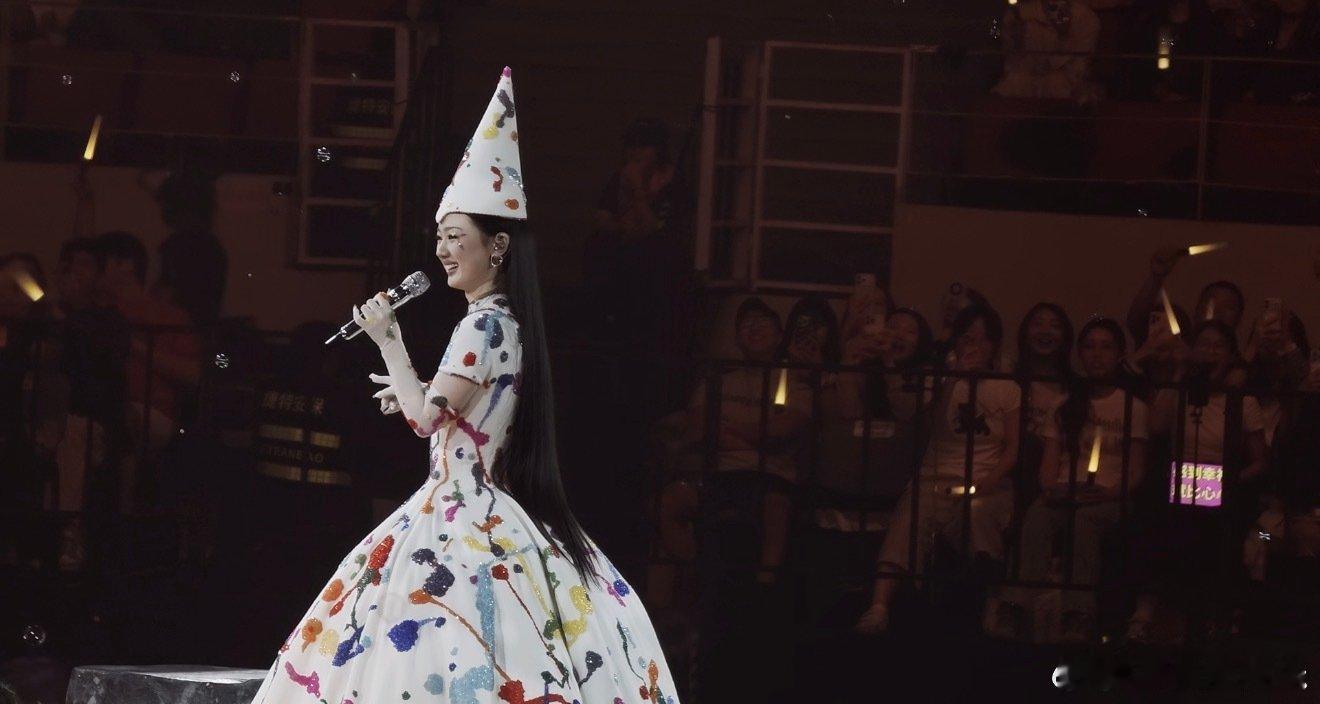 单依纯用四川话说纯牛奶单依纯用四川话叫粉丝名 单依纯用四川话说粉丝的名字纯牛奶，