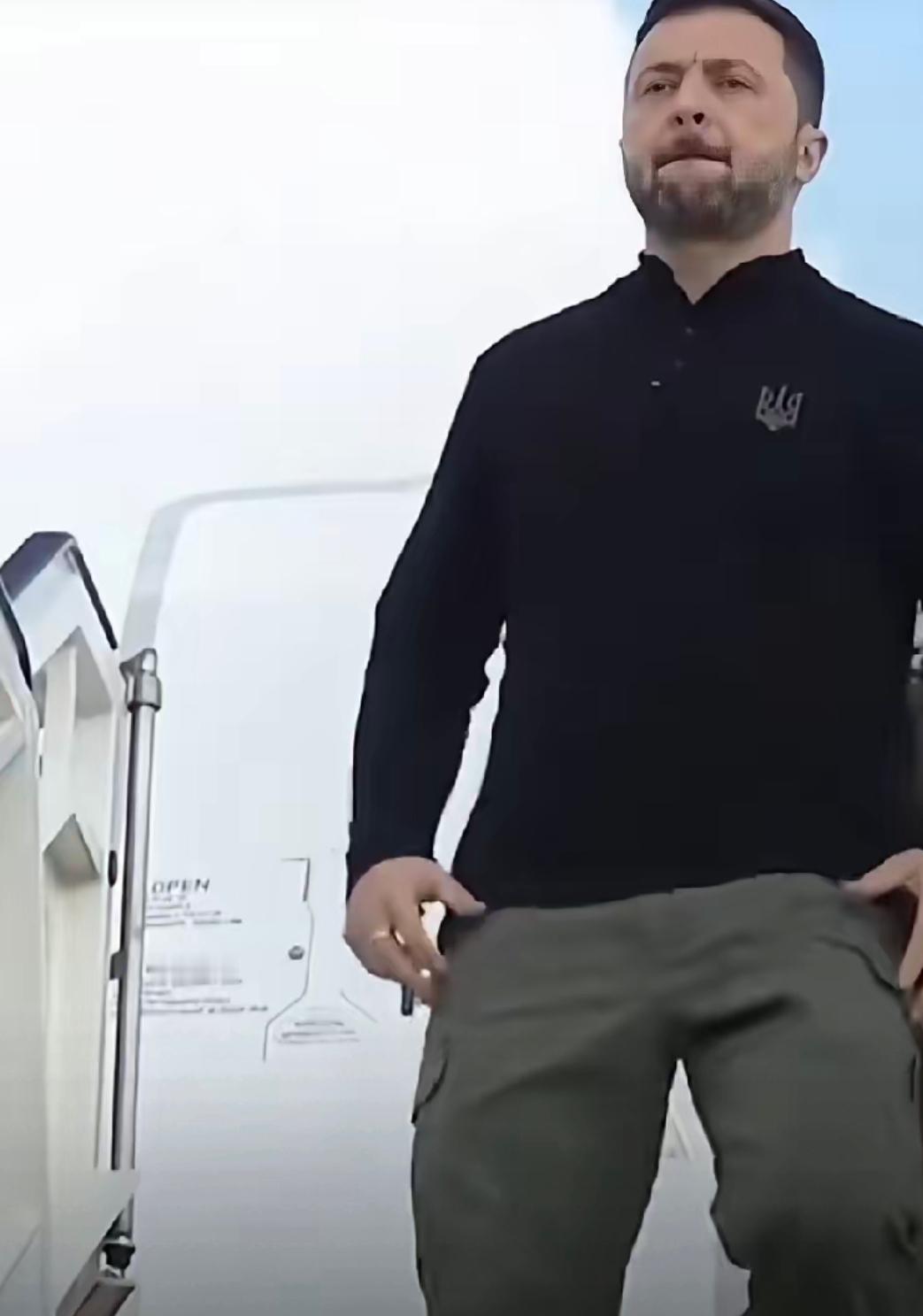 乌克兰泽连斯基终于明白了
乌克乌克兰这几年战乱不休，终于明白了一个“痛彻心扉”的