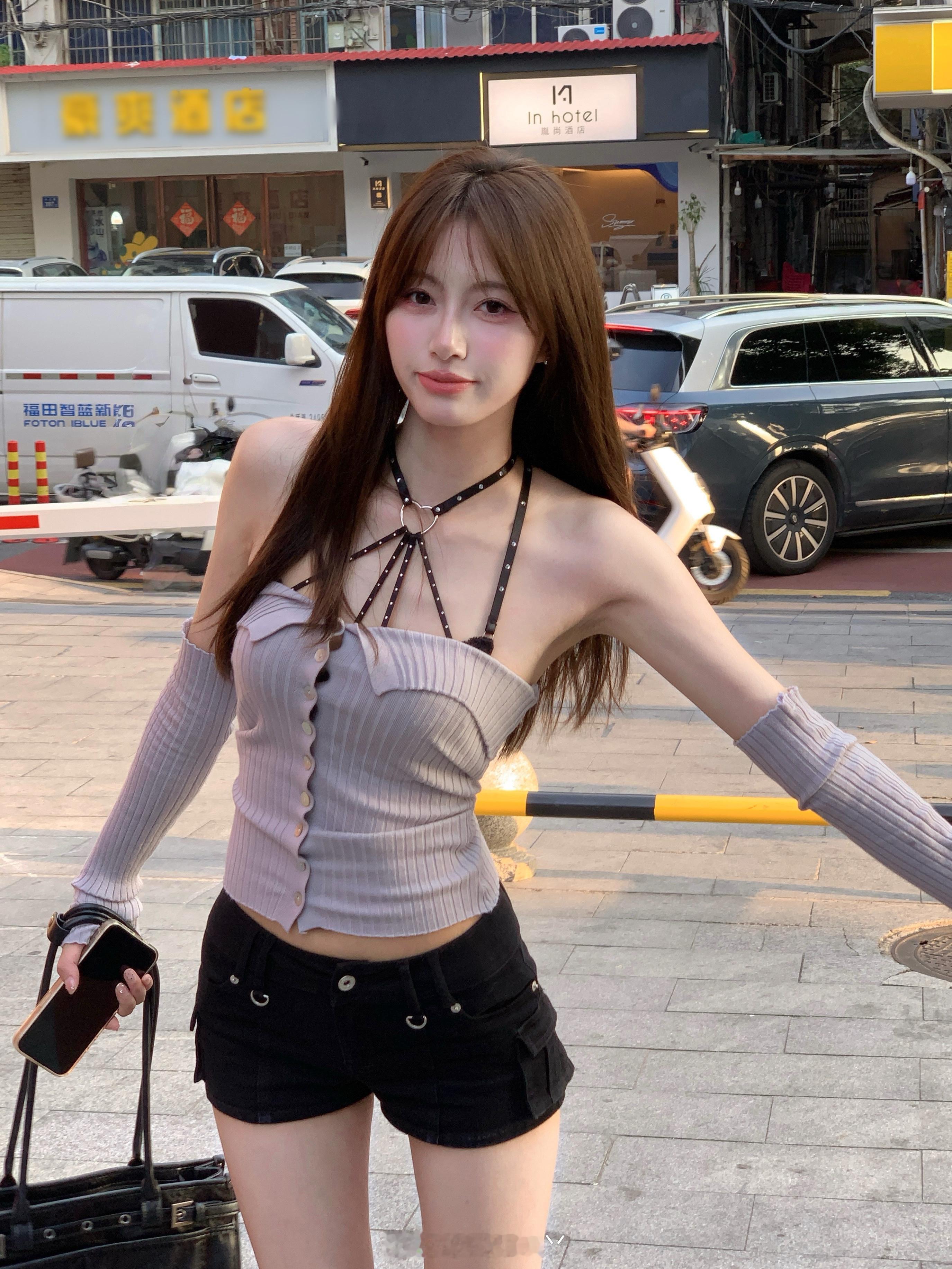 街道乱成这样也能出片这一块儿/. ​​​