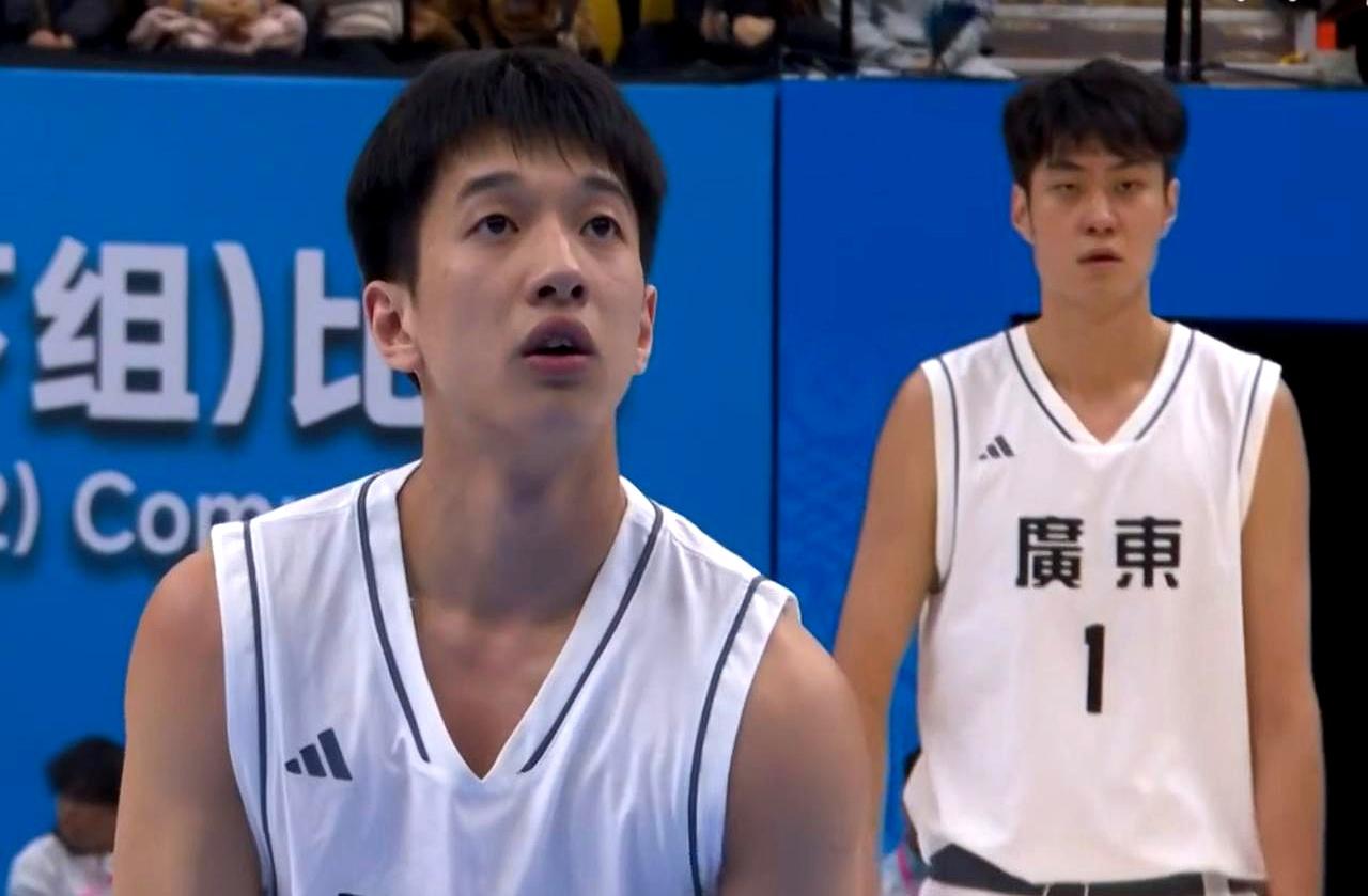 不得不说，杨溢太棒了！全运会U22男篮决赛广东对山东，首节山东就拉开18分，广东