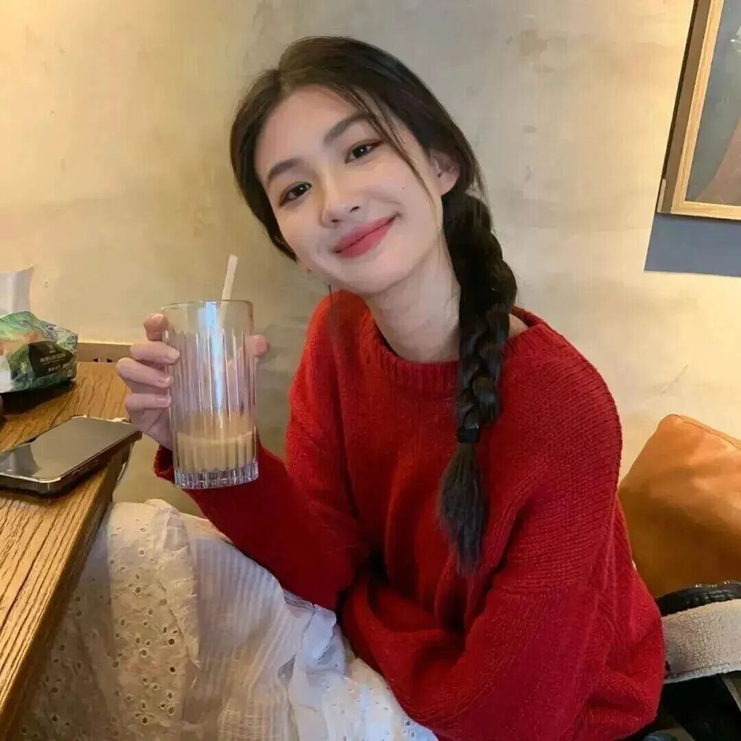 你那么喜欢拍照 又喜欢听好听的歌 你不应该是灰蒙蒙的  你会幸福的 ​​​