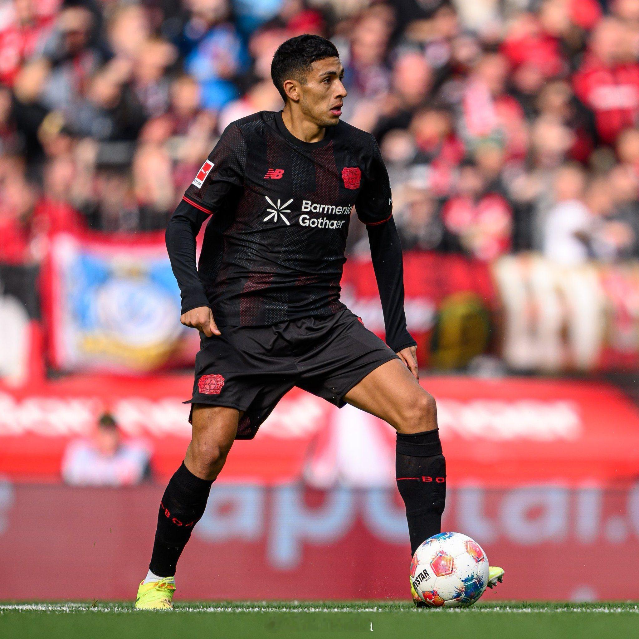 勒沃库森3比0比利亚雷亚尔 🎩🇦🇷 在勒沃库森大胜比利亚雷亚尔的比赛中，阿