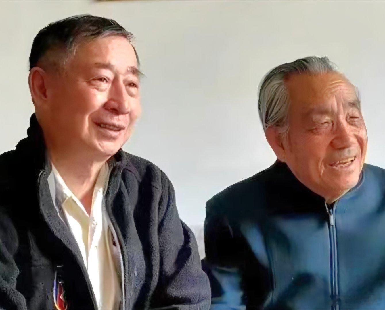 我们去宁夏中卫专程拜望原宁夏博物馆馆长周兴华先生，蒙先生赠书，并当面请教中卫南长