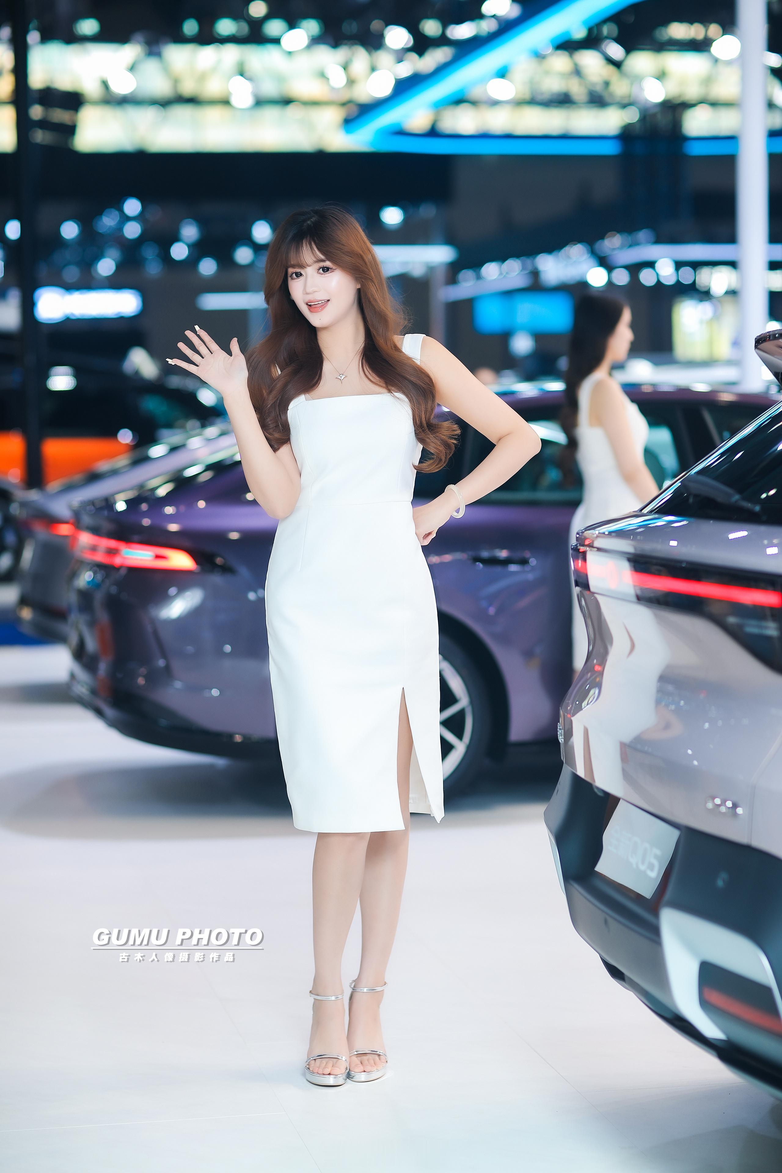 2025重庆汽车消费节长安启源展台模特小姐姐 2025重庆汽车消费节   