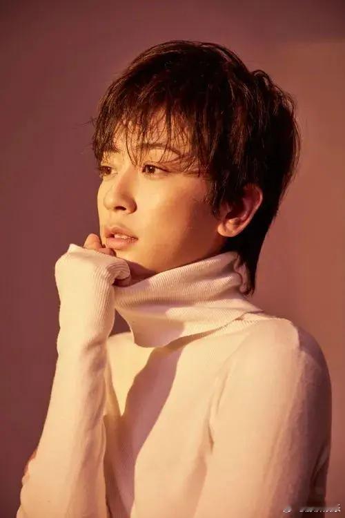 #小黄送假包#小黄自曝万元购假，是真爱无畏奢侈品，还是现实版'皇帝的新包'？ ​