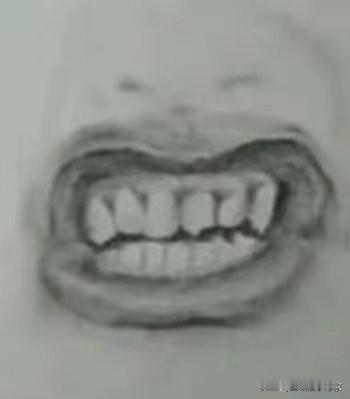 就这一口牙，你们能猜出他是谁？😏
 
这标志性的“梯形微笑”，还有这排辨识度拉