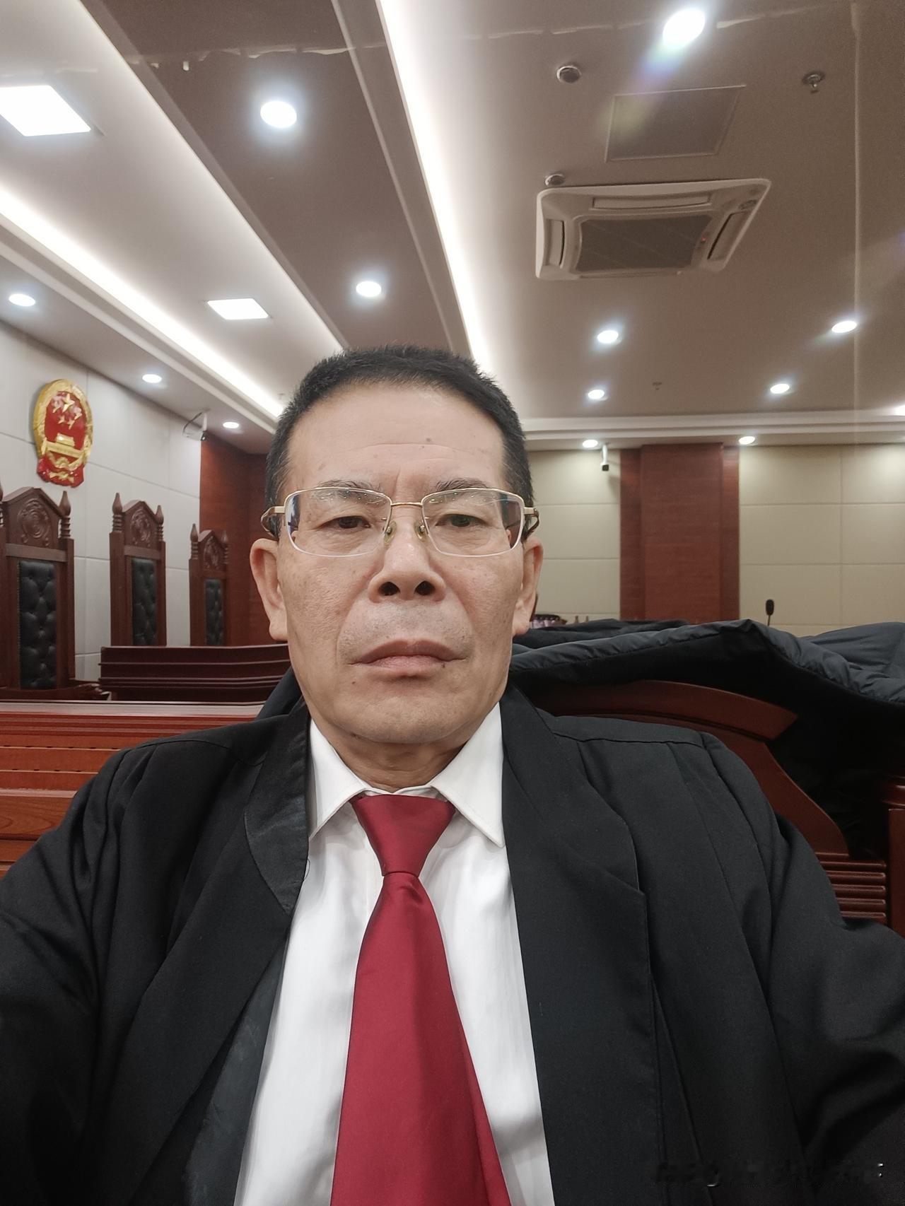 11月27日杨律师在镇江中院出庭代理案件。