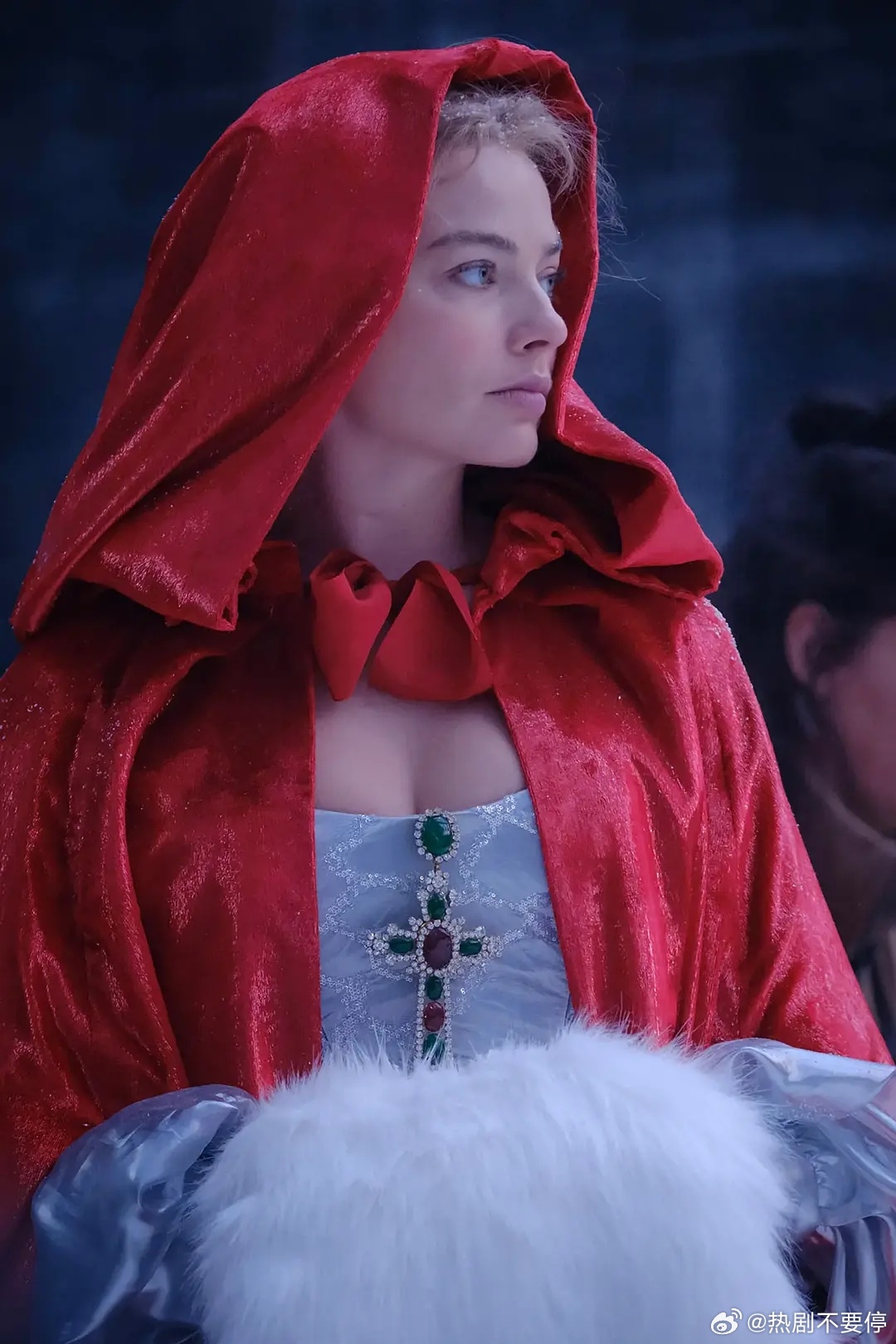 呼啸山庄（2026） 我的评分：看完电影，我特别想说的是，这版《呼啸山庄》完全就