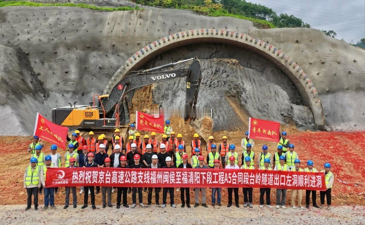 双福高速隧道主体施工正式拉开序幕台岭隧道系双福高速公路控制性工程之一项目既能有效
