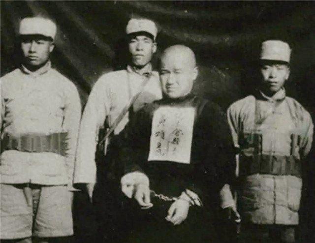 1944年，冀中“活阎王”杨文凤两次死里逃生，聂帅火速调来顶级特工张勃，在北青村