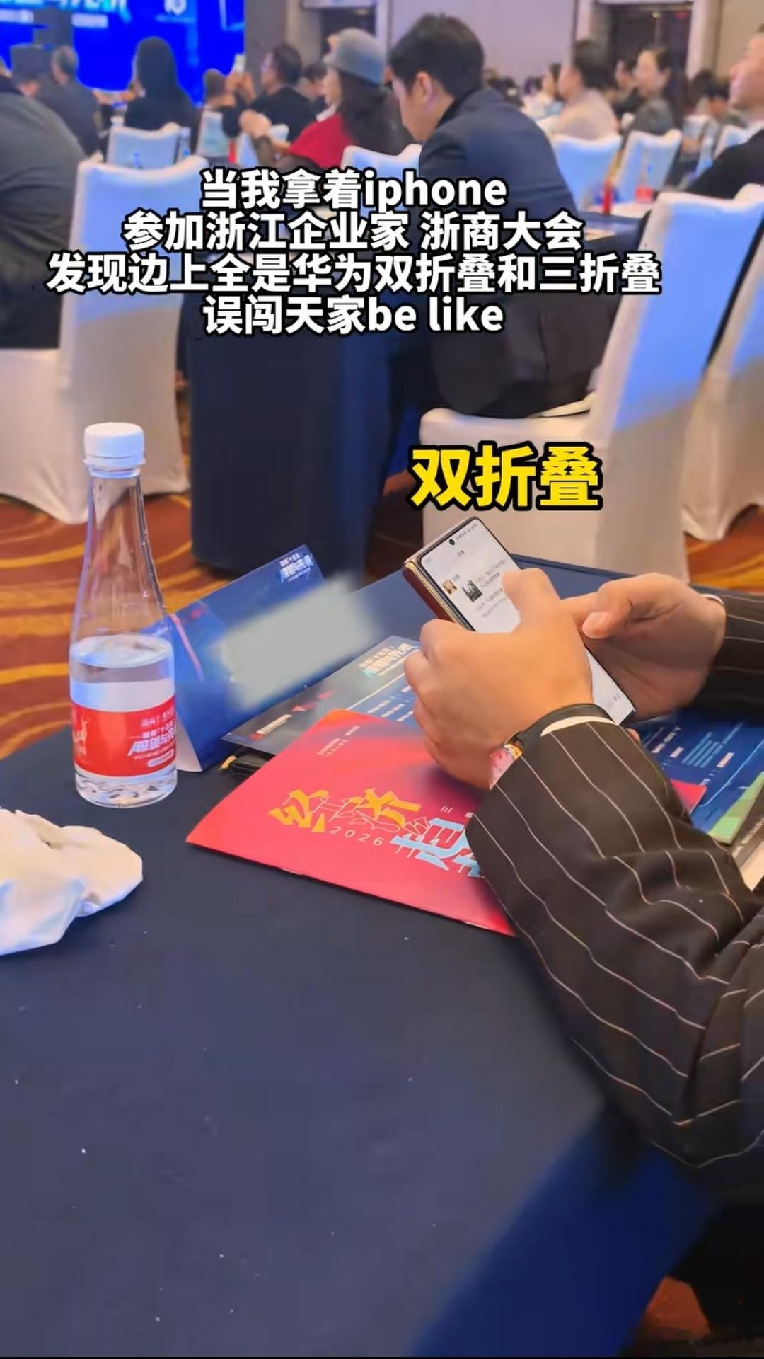 双折叠用来办公是真的合适~看图片和16:9视频也非常爽